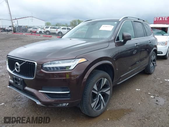 ✅ 2018 Volvo XC90 Momentum • VIN: YV4102PK9J1386868 • Lot: 42102125. Listed on IAAI with 87,474 mi. Free auction sales archive from the USA and detailed vehicle history report at DreamBid. Image 18.