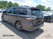 ✅ 2014 Toyota Sienna SE • VIN: 5TDXK3DC8ES443113 • Lot: 42735795. Wystawiony na IAAI z przebiegiem 235 269 mil. Bezpłatny archiwum sprzedaży aukcyjnych z USA i szczegółowy raport historii pojazdu na DreamBid. Zdjęcie 3.