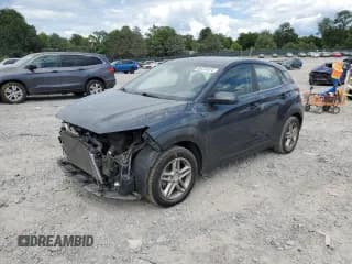 ✅ 2019 Hyundai Kona SE • VIN: KM8K12AA7KU221031 • Лот: 65231015. Опубликован ранее на Copart с пробегом 86 591 миль. Бесплатный доступ к архиву аукционных продаж из США и подробный отчёт об истории автомобиля на DreamBid. Изображение 1.