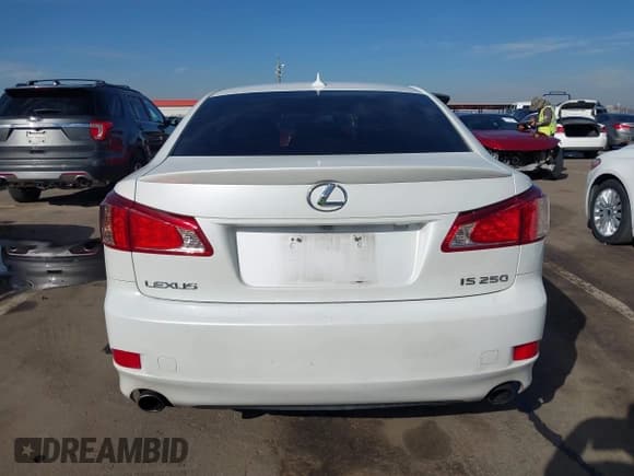 ✅ 2013 Lexus IS 250 • VIN: JTHBF5C24D5188448 • Lot: 43661325. Wystawiony na IAAI z przebiegiem 228 045 mil. Bezpłatny archiwum sprzedaży aukcyjnych z USA i szczegółowy raport historii pojazdu na DreamBid. Zdjęcie 16.