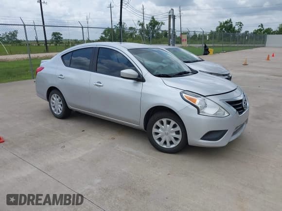 ✅ 2015 Nissan Versa S • VIN: 3N1CN7AP8FL933114 • Лот: 42437719. Опубликован ранее на IAAI с пробегом 128 080 миль. Бесплатный доступ к архиву аукционных продаж из США и подробный отчёт об истории автомобиля на DreamBid. Изображение 1.