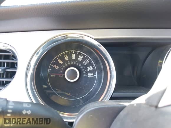 2014 Ford Mustang V6 с VIN 1ZVBP8EM9E5210585, выставлен на аукционе IAAI как лот 41815769 с пробегом Не указан миль и . История ставок и продаж доступна на DreamBid. Изображение 7.