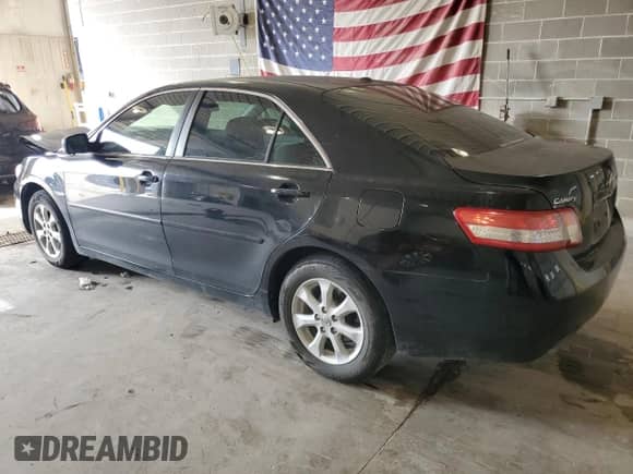 2011 Toyota Camry LE z VIN 4T4BF3EKXBR214266, wystawiony jako Copart lot #86236685 z przebiegiem 182 466 mil mil oraz Szkoda całkowita • Salvage title. Historia ofert i sprzedaży dostępna na DreamBid. Obrazek 2.