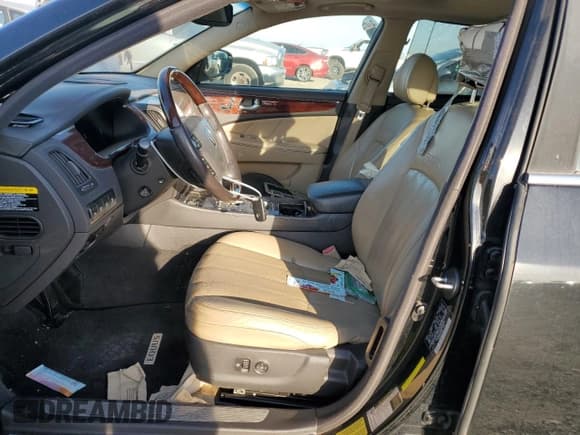 ✅ 2011 Hyundai Equus Ultimate • VIN: KMHGH4JF4BU029249 • Lot: 82642965. Listed on Copart with 176,152 mi. Free auction sales archive from the USA and detailed vehicle history report at DreamBid. Image 7.