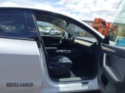 ✅ 2023 Tesla Model Y Long Range • VIN: 7SAYGDEE1PF752864 • Lot: 43156315. Wystawiony na IAAI z przebiegiem 30 553 mil. Bezpłatny archiwum sprzedaży aukcyjnych z USA i szczegółowy raport historii pojazdu na DreamBid. Zdjęcie 5.