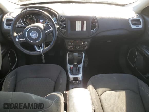 ✅ 2019 Jeep Compass Sport • VIN: 3C4NJCAB2KT685774 • Lot: 81346225. Wystawiony na Copart z przebiegiem 77 177 mil. Bezpłatny archiwum sprzedaży aukcyjnych z USA i szczegółowy raport historii pojazdu na DreamBid. Zdjęcie 8.