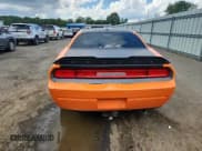 ✅ 2014 Dodge Challenger R/T Classic • VIN: 2C3CDYBTXEH231728 • Lot: 83816275. Wystawiony na Copart z przebiegiem 109 649 mil. Bezpłatny archiwum sprzedaży aukcyjnych z USA i szczegółowy raport historii pojazdu na DreamBid. Zdjęcie 6.
