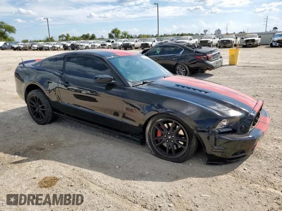 ✅ 2013 Ford Mustang GT • VIN: 1ZVBP8CF0D5244885 • Lot: 85490005. Wystawiony na Copart z przebiegiem 108 200 mil. Bezpłatny archiwum sprzedaży aukcyjnych z USA i szczegółowy raport historii pojazdu na DreamBid. Zdjęcie 4.