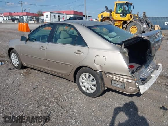 ✅ 2005 Toyota Camry LE • VIN: 4T1BE30K65U959315 • Lot: 42013123. Wystawiony na IAAI z przebiegiem 69 468 mil. Bezpłatny archiwum sprzedaży aukcyjnych z USA i szczegółowy raport historii pojazdu na DreamBid. Zdjęcie 3.