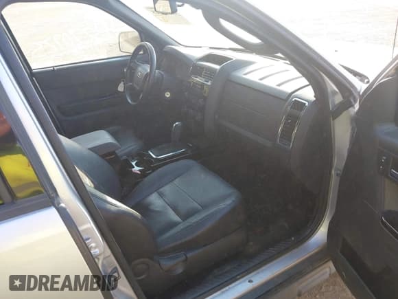 ✅ 2010 Ford Escape Limited • VIN: 1FMCU0EG5AKA05302 • Lot: 43270925. Listed on IAAI with Not provided. Free auction sales archive from the USA and detailed vehicle history report at DreamBid. Image 5.