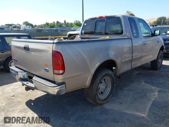 ✅ 1997 Ford F-150 XL • VIN: 1FTDX18W8VND37246 • Lot: 42471568. Listed on IAAI with 206,485 mi. Free auction sales archive from the USA and detailed vehicle history report at DreamBid. Image 4.