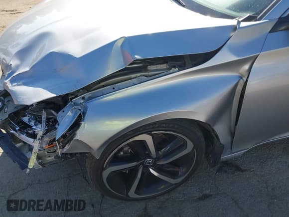 ✅ 2018 Honda Accord Sport • VIN: 1HGCV1F38JA109177 • Lot: 43616699. Wystawiony na IAAI z przebiegiem 108 085 mil. Bezpłatny archiwum sprzedaży aukcyjnych z USA i szczegółowy raport historii pojazdu na DreamBid. Zdjęcie 6.