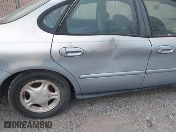 ✅ 1998 Ford Taurus LX • VIN: 1FAFP52S0WG234324 • Lot: 43693473. Wystawiony na IAAI z przebiegiem 193 382 mil. Bezpłatny archiwum sprzedaży aukcyjnych z USA i szczegółowy raport historii pojazdu na DreamBid. Zdjęcie 6.