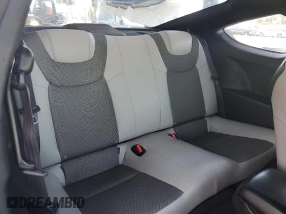 ✅ 2014 Hyundai Genesis Coupe 2.0T • VIN: KMHHT6KD0EU119806 • Lot: 62371915. Wystawiony na Copart z przebiegiem 94 220 mil. Bezpłatny archiwum sprzedaży aukcyjnych z USA i szczegółowy raport historii pojazdu na DreamBid. Zdjęcie 10.