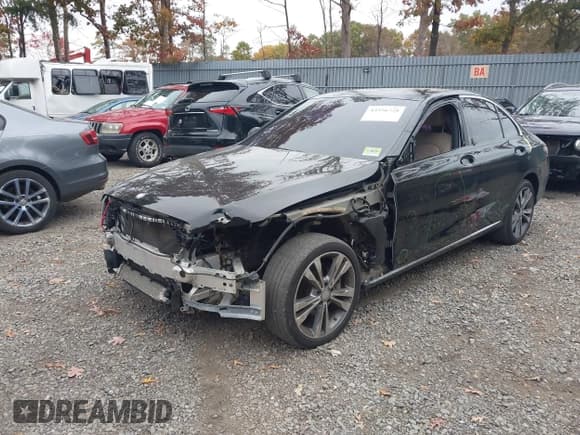 ✅ 2015 Mercedes-Benz C 300 Luxury • VIN: 55SWF4KBXFU008534 • Lot: 43556728. Wystawiony na IAAI z przebiegiem 118 139 mil. Bezpłatny archiwum sprzedaży aukcyjnych z USA i szczegółowy raport historii pojazdu na DreamBid. Zdjęcie 17.