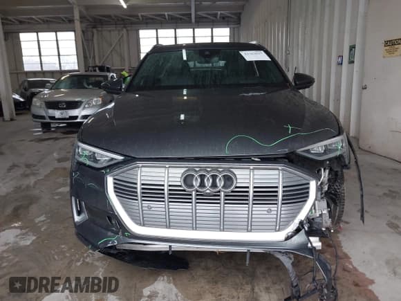 ✅ 2019 Audi e-tron Prestige • VIN: WA1VAAGE8KB006365 • Lot: 43763617. Wystawiony na IAAI z przebiegiem 45 411 mil. Bezpłatny archiwum sprzedaży aukcyjnych z USA i szczegółowy raport historii pojazdu na DreamBid. Zdjęcie 12.