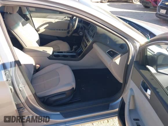 2015 Hyundai Sonata SE с VIN 5NPE24AF5FH000579, выставлен на аукционе IAAI как лот 43589433 с пробегом 94 732 миль миль и . История ставок и продаж доступна на DreamBid. Изображение 5.