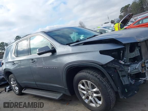 ✅ 2020 Chevrolet Traverse LT Cloth • VIN: 1GNERGKW3LJ224052 • Lot: 43895690. Wystawiony na IAAI z przebiegiem 75 649 mil. Bezpłatny archiwum sprzedaży aukcyjnych z USA i szczegółowy raport historii pojazdu na DreamBid. Zdjęcie 14.