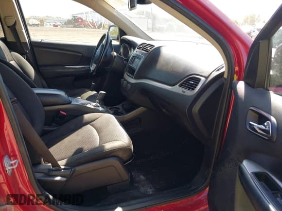 ✅ 2019 Dodge Journey SE • VIN: 3C4PDCBB1KT737717 • Lot: 43321880. Wystawiony na IAAI z przebiegiem 161 616 mil. Bezpłatny archiwum sprzedaży aukcyjnych z USA i szczegółowy raport historii pojazdu na DreamBid. Zdjęcie 5.