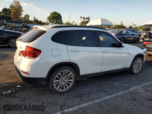 ✅ 2013 BMW X1 28i • VIN: WBAVM1C59DVW45176 • Lot: 84999665. Wystawiony na Copart z przebiegiem 120 375 mil. Bezpłatny archiwum sprzedaży aukcyjnych z USA i szczegółowy raport historii pojazdu na DreamBid. Zdjęcie 3.