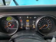 ✅ 2020 Jeep Wrangler Unlimited Freedom • VIN: 1C4HJXDG6LW309151 • Lot: 64769095. Wystawiony na Copart z przebiegiem 84 491 mil. Bezpłatny archiwum sprzedaży aukcyjnych z USA i szczegółowy raport historii pojazdu na DreamBid. Zdjęcie 9.