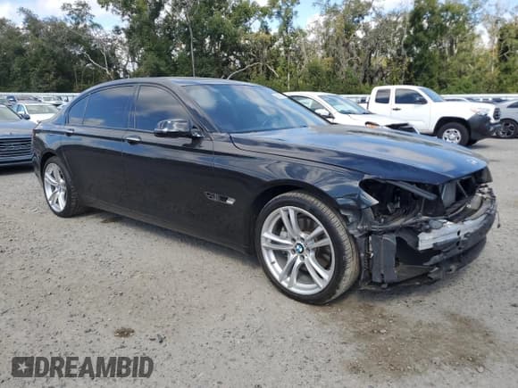 ✅ 2013 BMW 7 Series 740Li • VIN: WBAYE4C50DD137499 • Лот: 90041035. Опубликован ранее на Copart с пробегом 87 822 миль. Бесплатный доступ к архиву аукционных продаж из США и подробный отчёт об истории автомобиля на DreamBid. Изображение 4.