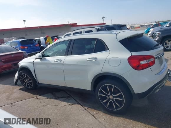 ✅ 2017 Mercedes-Benz GLA 250 • VIN: WDCTG4GB0HJ335962 • Lot: 43870998. Wystawiony na IAAI z przebiegiem 155 476 mil. Bezpłatny archiwum sprzedaży aukcyjnych z USA i szczegółowy raport historii pojazdu na DreamBid. Zdjęcie 14.