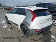 ✅ 2023 Kia Niro Wave • VIN: KNDCT3L18P5019998 • Lot: 43665874. Wystawiony na IAAI z przebiegiem 91 793 mil. Bezpłatny archiwum sprzedaży aukcyjnych z USA i szczegółowy raport historii pojazdu na DreamBid. Zdjęcie 3.