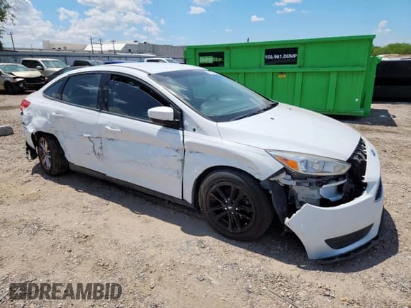 ✅ 2018 Ford Focus SE • VIN: 1FADP3FE1JL302694 • Лот: 71409895. Опубликован ранее на Copart с пробегом 81 626 миль. Бесплатный доступ к архиву аукционных продаж из США и подробный отчёт об истории автомобиля на DreamBid. Изображение 4.