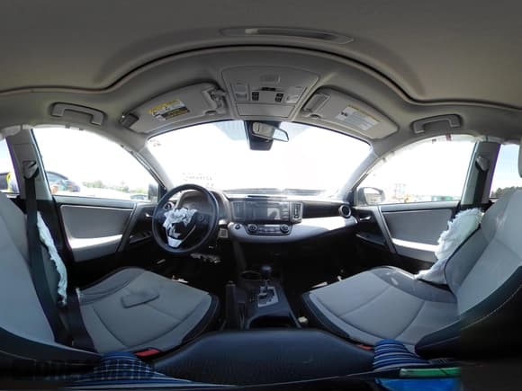 ✅ 2018 Toyota RAV4 XLE • VIN: 2T3WFREVXJW491725 • Lot: 42216365. Wystawiony na IAAI z przebiegiem 76 365 mil. Bezpłatny archiwum sprzedaży aukcyjnych z USA i szczegółowy raport historii pojazdu na DreamBid. Zdjęcie 18.