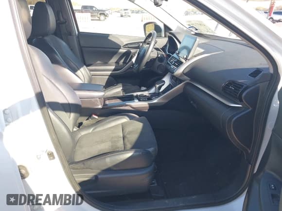 ✅ 2024 Mitsubishi Eclipse Cross SE • VIN: JA4ATWAAXRZ023925 • Lot: 43837196. Wystawiony na IAAI z przebiegiem 49 650 mil. Bezpłatny archiwum sprzedaży aukcyjnych z USA i szczegółowy raport historii pojazdu na DreamBid. Zdjęcie 5.