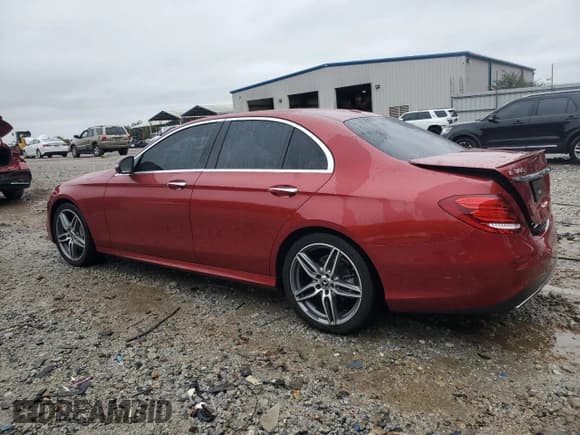 ✅ 2019 Mercedes-Benz E 300 • VIN: WDDZF4JB9KA631894 • Lot: 89841075. Wystawiony na Copart z przebiegiem 106 539 mil. Bezpłatny archiwum sprzedaży aukcyjnych z USA i szczegółowy raport historii pojazdu na DreamBid. Zdjęcie 2.