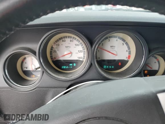 ✅ 2010 Dodge Challenger SE • VIN: 2B3CJ4DV1AH159759 • Lot: 43983795. Wystawiony na Copart z przebiegiem 285 514 mil. Bezpłatny archiwum sprzedaży aukcyjnych z USA i szczegółowy raport historii pojazdu na DreamBid. Zdjęcie 9.