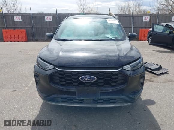 ✅ 2023 Ford Escape ST-Line Select • VIN: 1FMCU9NZ3PUA99506 • Lot: 41799950. Wystawiony na IAAI z przebiegiem 18 343 mil. Bezpłatny archiwum sprzedaży aukcyjnych z USA i szczegółowy raport historii pojazdu na DreamBid. Zdjęcie 12.