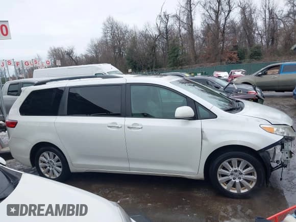 ✅ 2015 Toyota Sienna Limited • VIN: 5TDDK3DC9FS115784 • Лот: 41355934. Опубликован ранее на IAAI с пробегом 125 675 миль. Бесплатный доступ к архиву аукционных продаж из США и подробный отчёт об истории автомобиля на DreamBid. Изображение 13.