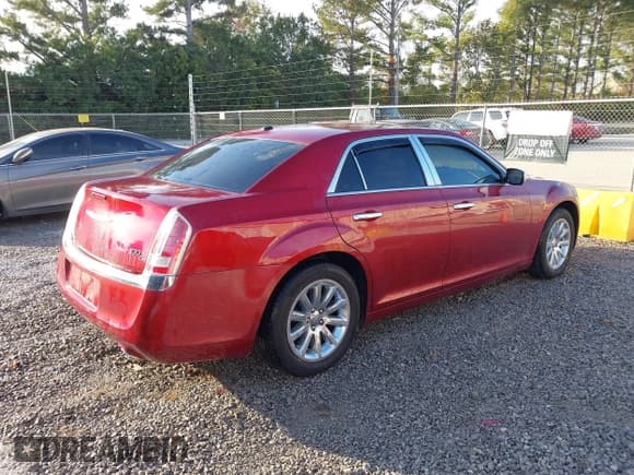 ✅ 2014 Chrysler 300 C • VIN: 2C3CCAET8EH109178 • Лот: 43651993. Опубликован ранее на IAAI с пробегом 319 642 миль. Бесплатный доступ к архиву аукционных продаж из США и подробный отчёт об истории автомобиля на DreamBid. Изображение 4.