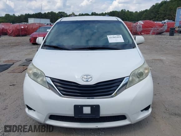 ✅ 2014 Toyota Sienna LE AAS • VIN: 5TDKK3DC5ES475091 • Lot: 43305414. Listed on IAAI with 272,696 mi. Free auction sales archive from the USA and detailed vehicle history report at DreamBid. Image 12.