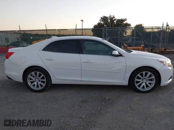 2015 Chevrolet Malibu LT z VIN 1G11D5SL3FF324149, wystawiony jako IAAI lot #43469159 z przebiegiem 164 457 mil mil oraz . Historia ofert i sprzedaży dostępna na DreamBid. Obrazek 13.