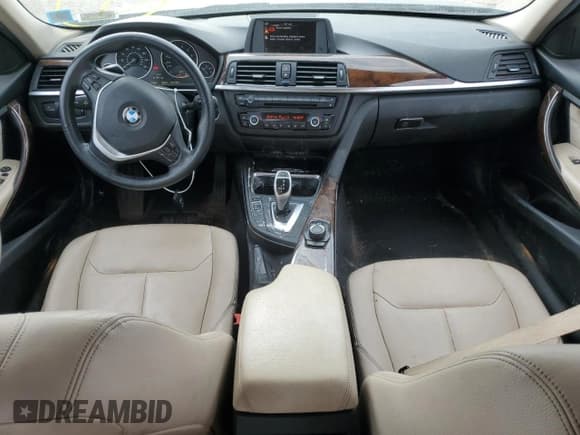 ✅ 2015 BMW 3 Series 328i xDrive • VIN: WBA3G7C53FK297221 • Lot: 68935055. Wystawiony na Copart z przebiegiem 180 674 mil. Bezpłatny archiwum sprzedaży aukcyjnych z USA i szczegółowy raport historii pojazdu na DreamBid. Zdjęcie 8.