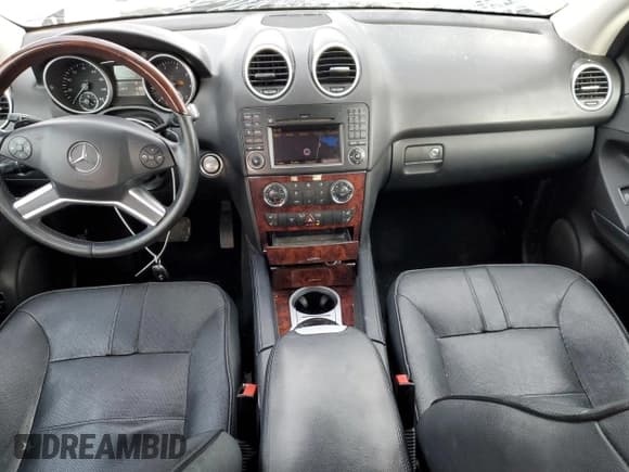 ✅ 2010 Mercedes-Benz M 550 • VIN: 4JGBB7CB5AA546406 • Lot: 46042685. Wystawiony na Copart z przebiegiem 125 052 mil. Bezpłatny archiwum sprzedaży aukcyjnych z USA i szczegółowy raport historii pojazdu na DreamBid. Zdjęcie 8.