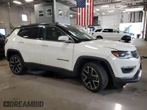 ✅ 2020 Jeep Compass Limited • VIN: 3C4NJDCBXLT141995 • Lot: 84573185. Wystawiony na Copart z przebiegiem 97 231 mil. Bezpłatny archiwum sprzedaży aukcyjnych z USA i szczegółowy raport historii pojazdu na DreamBid. Zdjęcie 4.