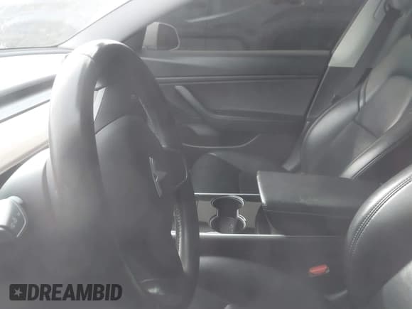 ✅ 2019 Tesla Model 3 Long Range • VIN: 5YJ3E1EB5KF390175 • Lot: 43711372. Wystawiony na IAAI z przebiegiem Nie podano. Bezpłatny archiwum sprzedaży aukcyjnych z USA i szczegółowy raport historii pojazdu na DreamBid. Zdjęcie 7.