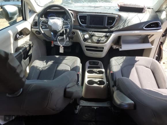 ✅ 2019 Chrysler Pacifica Touring • VIN: 2C4RC1DG8KR559607 • Lot: 55161035. Wystawiony na Copart z przebiegiem 113 657 mil. Bezpłatny archiwum sprzedaży aukcyjnych z USA i szczegółowy raport historii pojazdu na DreamBid. Zdjęcie 8.