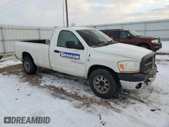 ✅ 2006 Dodge 2500 ST • VIN: 3D7KR26C06G221376 • Лот: 88317065. Опубликован ранее на Copart с пробегом Не указан. Бесплатный доступ к архиву аукционных продаж из США и подробный отчёт об истории автомобиля на DreamBid. Изображение 4.