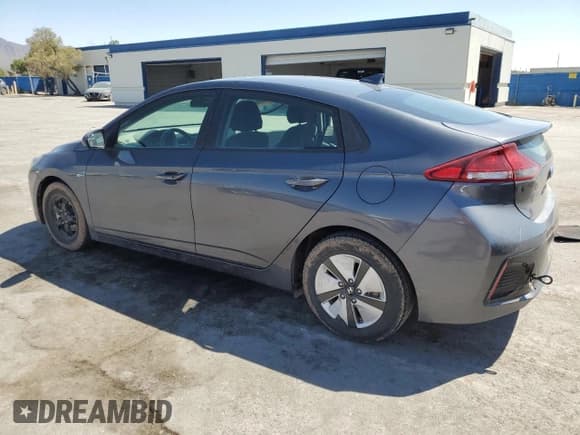 ✅ 2018 Hyundai Ioniq Blue • VIN: KMHC65LCXJU065474 • Lot: 71411294. Wystawiony na Copart z przebiegiem 62 366 mil. Bezpłatny archiwum sprzedaży aukcyjnych z USA i szczegółowy raport historii pojazdu na DreamBid. Zdjęcie 2.