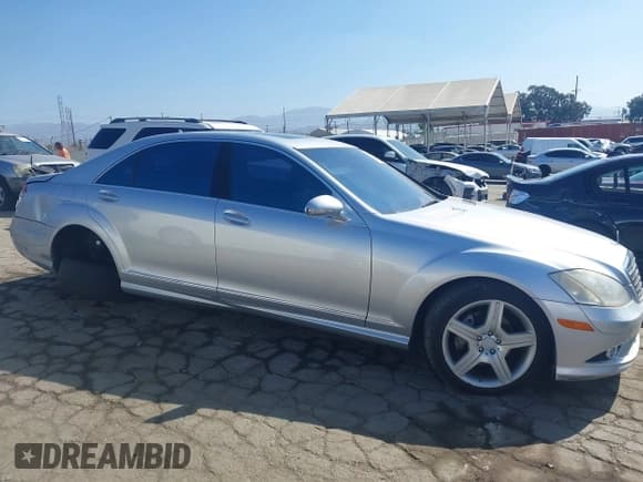 ✅ 2008 Mercedes-Benz S 550 • VIN: WDDNG71X48A225135 • Lot: 43175234. Wystawiony na IAAI z przebiegiem 158 404 mil. Bezpłatny archiwum sprzedaży aukcyjnych z USA i szczegółowy raport historii pojazdu na DreamBid. Zdjęcie 13.