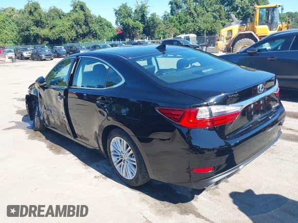 ✅ 2016 Lexus ES 330 • VIN: 58ABK1GG2GU010029 • Lot: 43020726. Listed on IAAI with 131,046 mi. Free auction sales archive from the USA and detailed vehicle history report at DreamBid. Image 3.