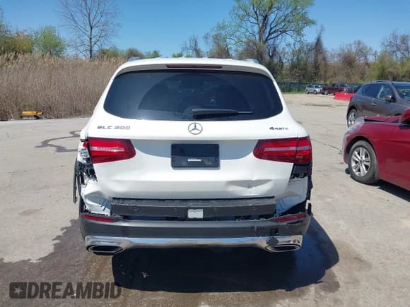✅ 2019 Mercedes-Benz GLC 300 • VIN: WDC0G4KB7KF642680 • Lot: 42032973. Wystawiony na IAAI z przebiegiem 137 539 mil. Bezpłatny archiwum sprzedaży aukcyjnych z USA i szczegółowy raport historii pojazdu na DreamBid. Zdjęcie 17.