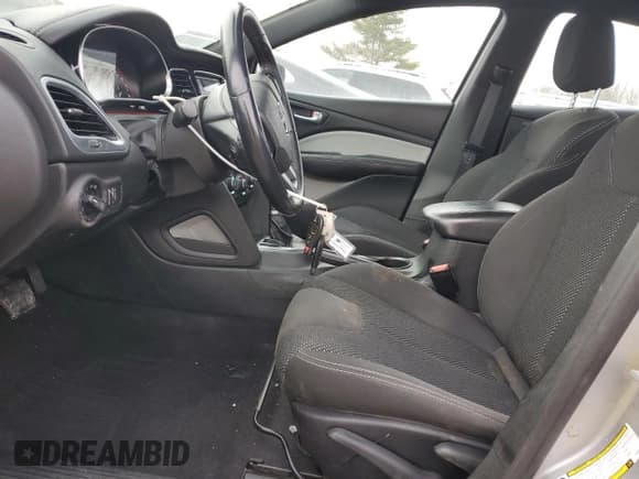 ✅ 2015 Dodge Dart SXT • VIN: 1C3CDFBB6FD336048 • Lot: 43825595. Wystawiony na Copart z przebiegiem 125 089 mil. Bezpłatny archiwum sprzedaży aukcyjnych z USA i szczegółowy raport historii pojazdu na DreamBid. Zdjęcie 7.