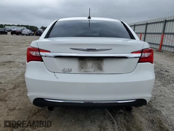 ✅ 2014 Chrysler 200 Touring • VIN: 1C3CCBBG4EN236661 • Lot: 90537815. Wystawiony na Copart z przebiegiem 237 483 mil. Bezpłatny archiwum sprzedaży aukcyjnych z USA i szczegółowy raport historii pojazdu na DreamBid. Zdjęcie 6.